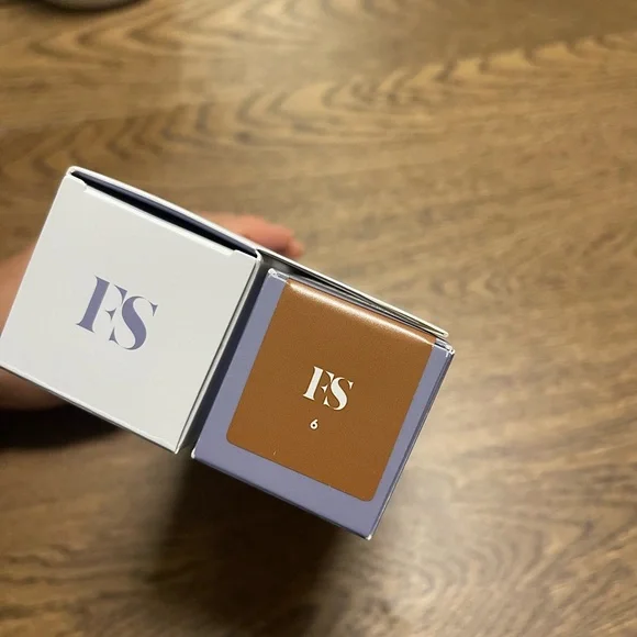 FENTY SKIN Tinted SPF Moisturizer HYDRA VIZOR Shade 6 - Picture 4 of 4